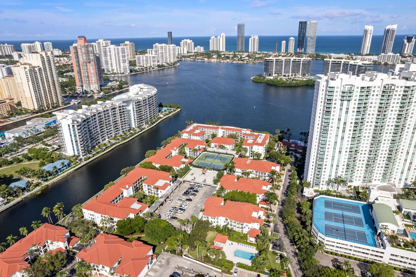 Aventura House: 3205 NE 184th Street unit 9203