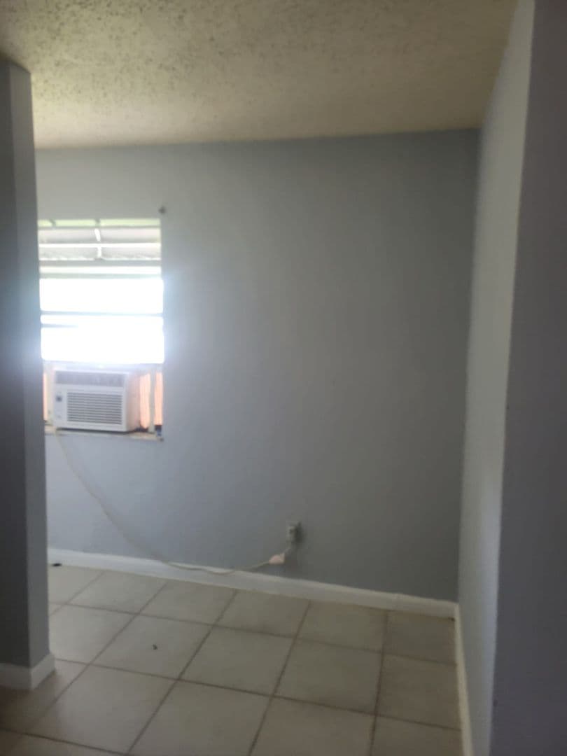 Hollywood Apartment: 6097 Rodman Street