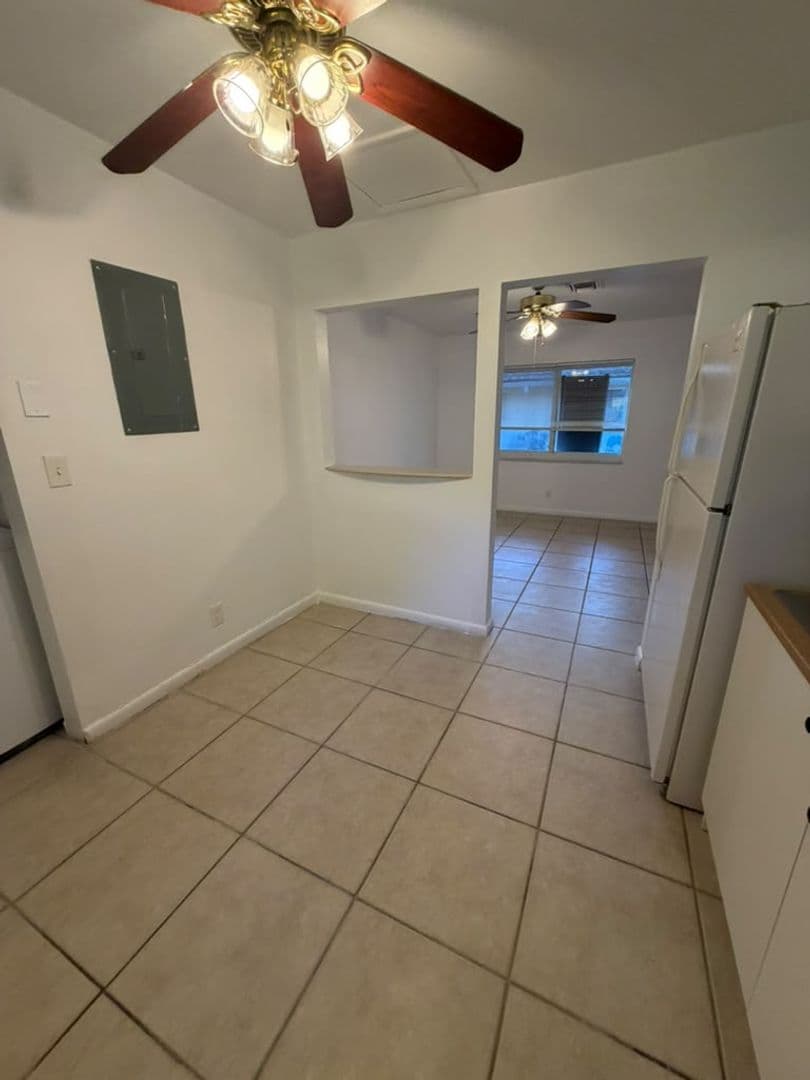 Pompano Apartment: 410 NE 12th Ave