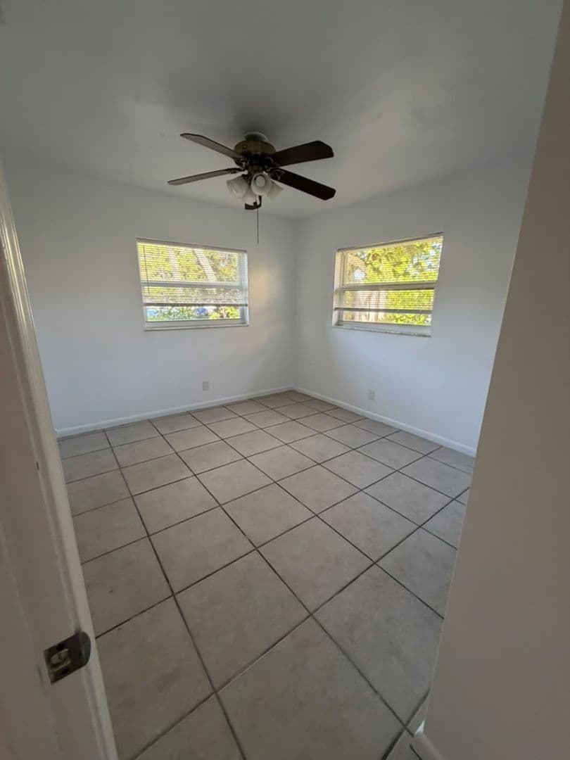 Pompano Apartment: 410 NE 12th Ave
