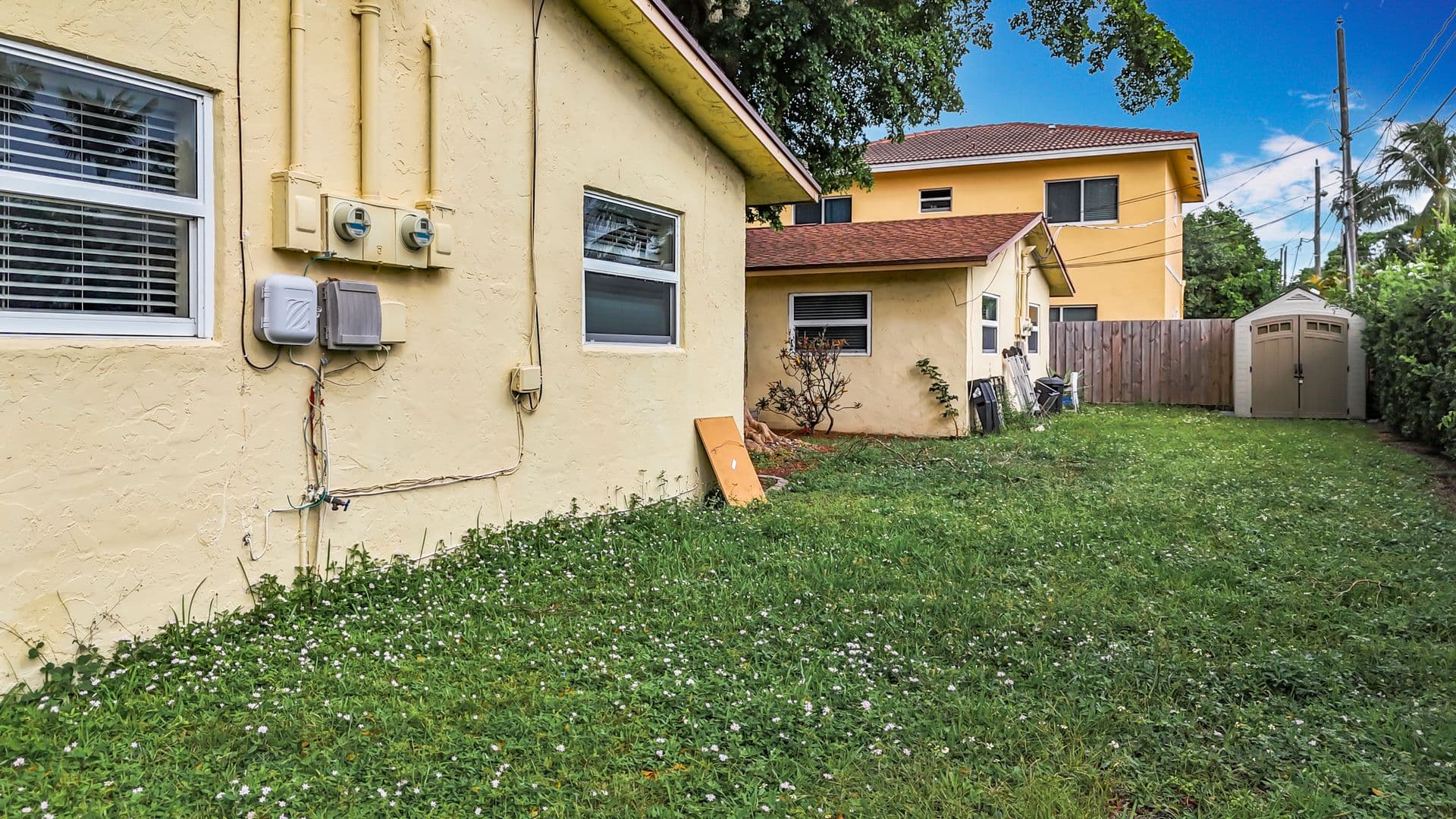 Pompano Apartment: 410 NE 12th Ave
