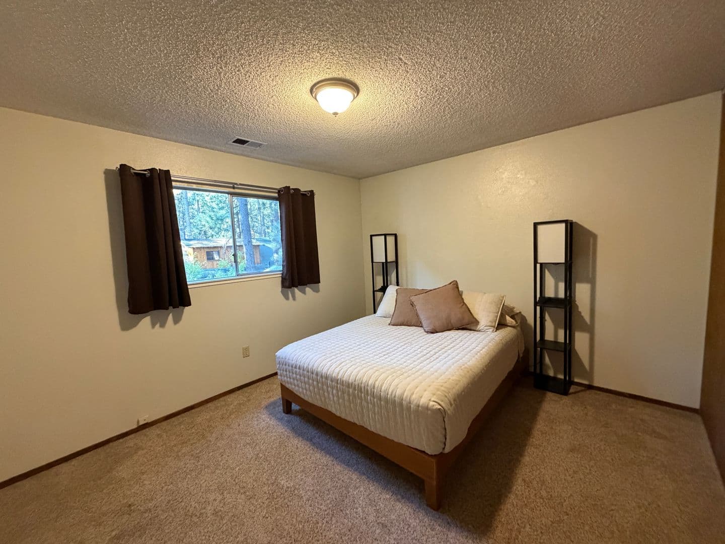 South Lake Taho Apartment: 916 Merced Avenue