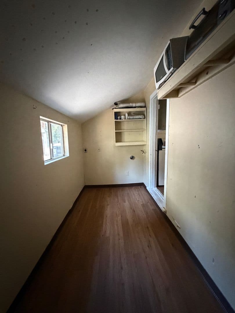 South Lake Tahoe Apartment: 1048 Reno Ave.
