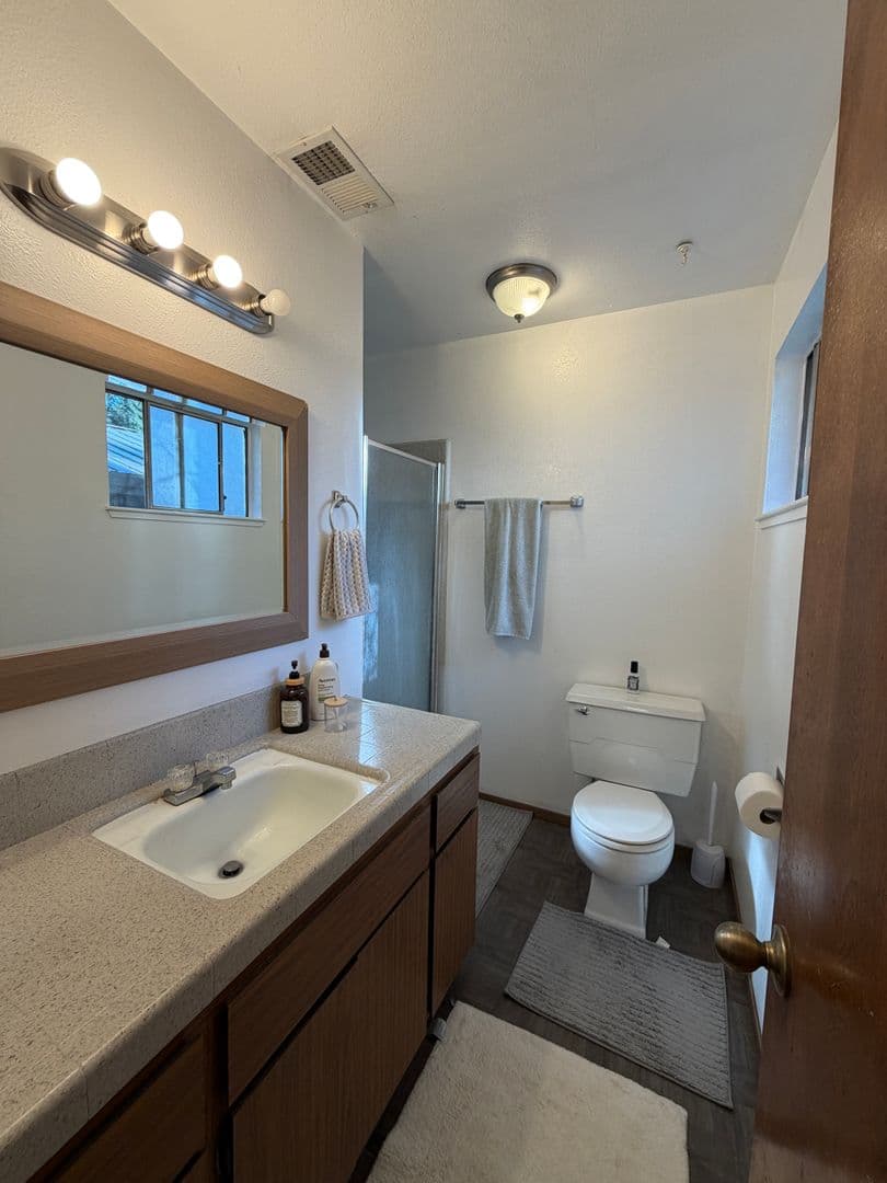 South Lake Taho Apartment: 916 Merced Avenue