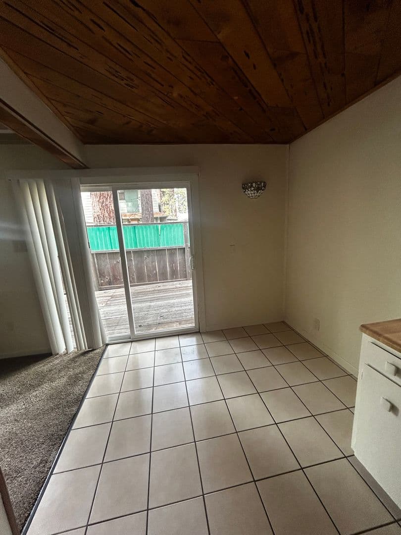 S Lake Tahoe Townhome: 803 San Jose Ave.