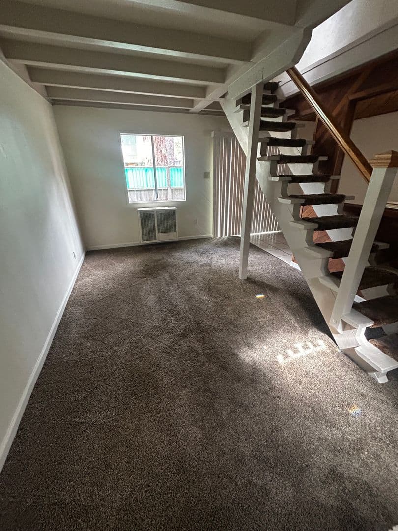 S Lake Tahoe Townhome: 803 San Jose Ave.