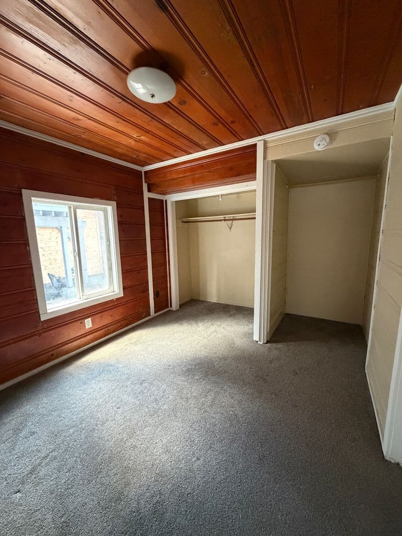 South Lake Tahoe Apartment: 1048 Reno Ave.