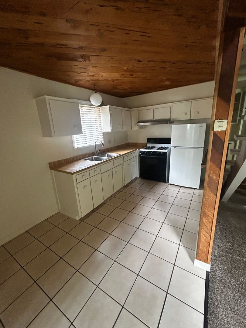 S Lake Tahoe Townhome: 803 San Jose Ave.