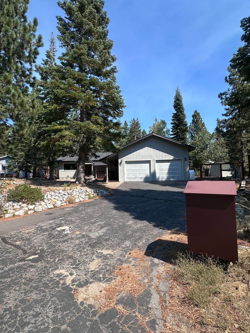 South Lake Tahoe House: 1961 Mewuk Drive