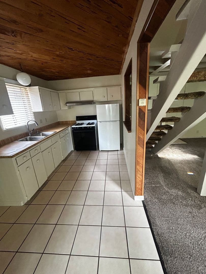 S Lake Tahoe Townhome: 803 San Jose Ave.
