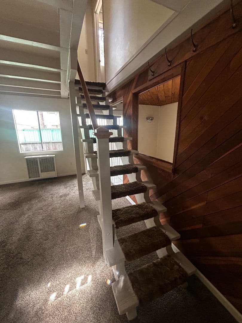 S Lake Tahoe Townhome: 803 San Jose Ave.