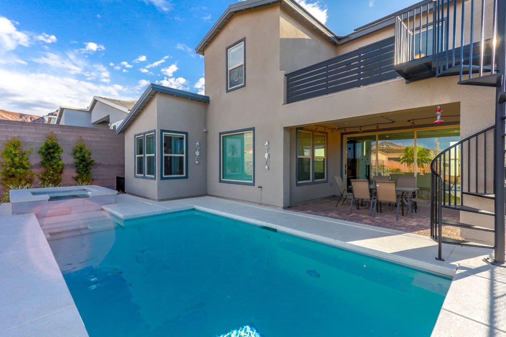 Henderson House: 1992 Peaceful Mesa Court
