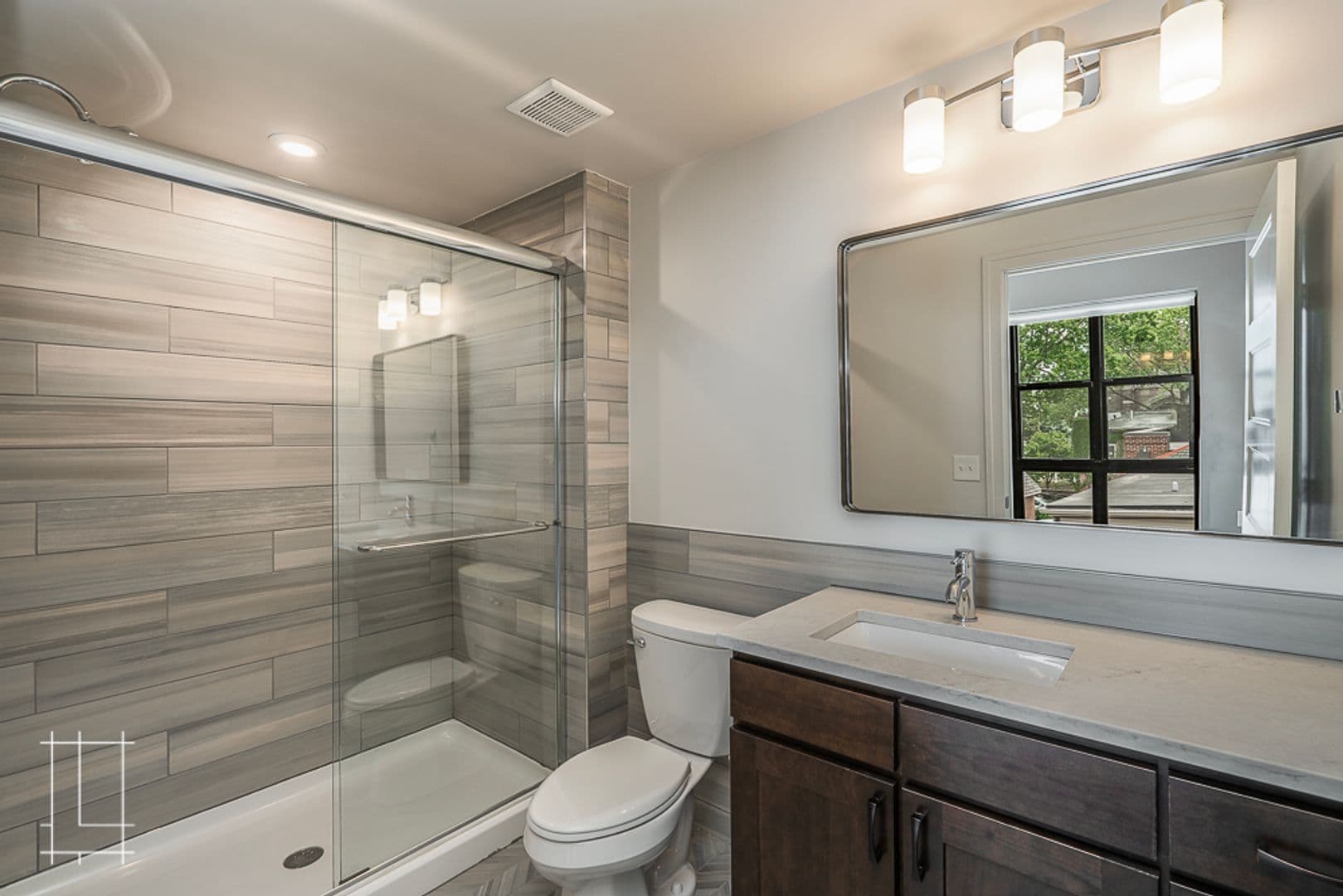 Columbus Apartment: 200 E 1st Ave