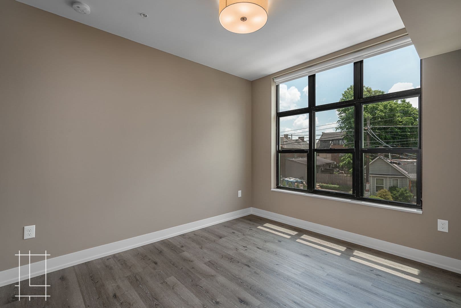 Columbus Apartment: 200 E 1st Ave