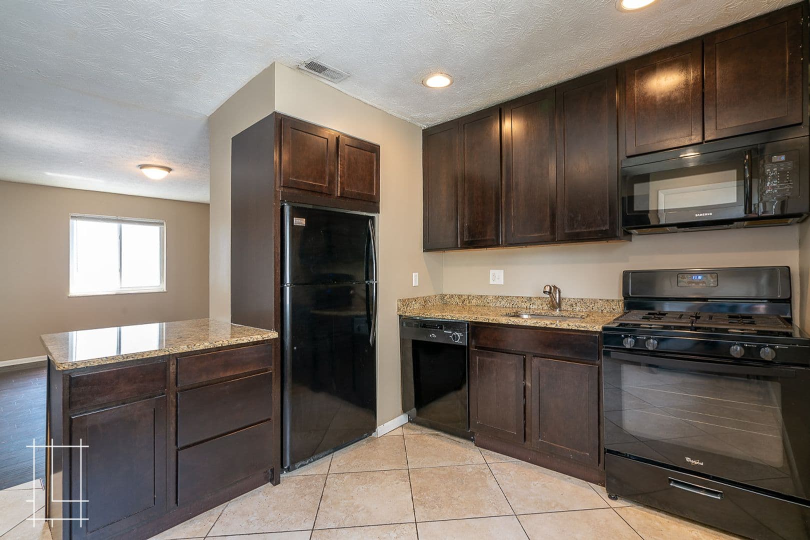 Columbus Apartment: 79 W. Starr Ave