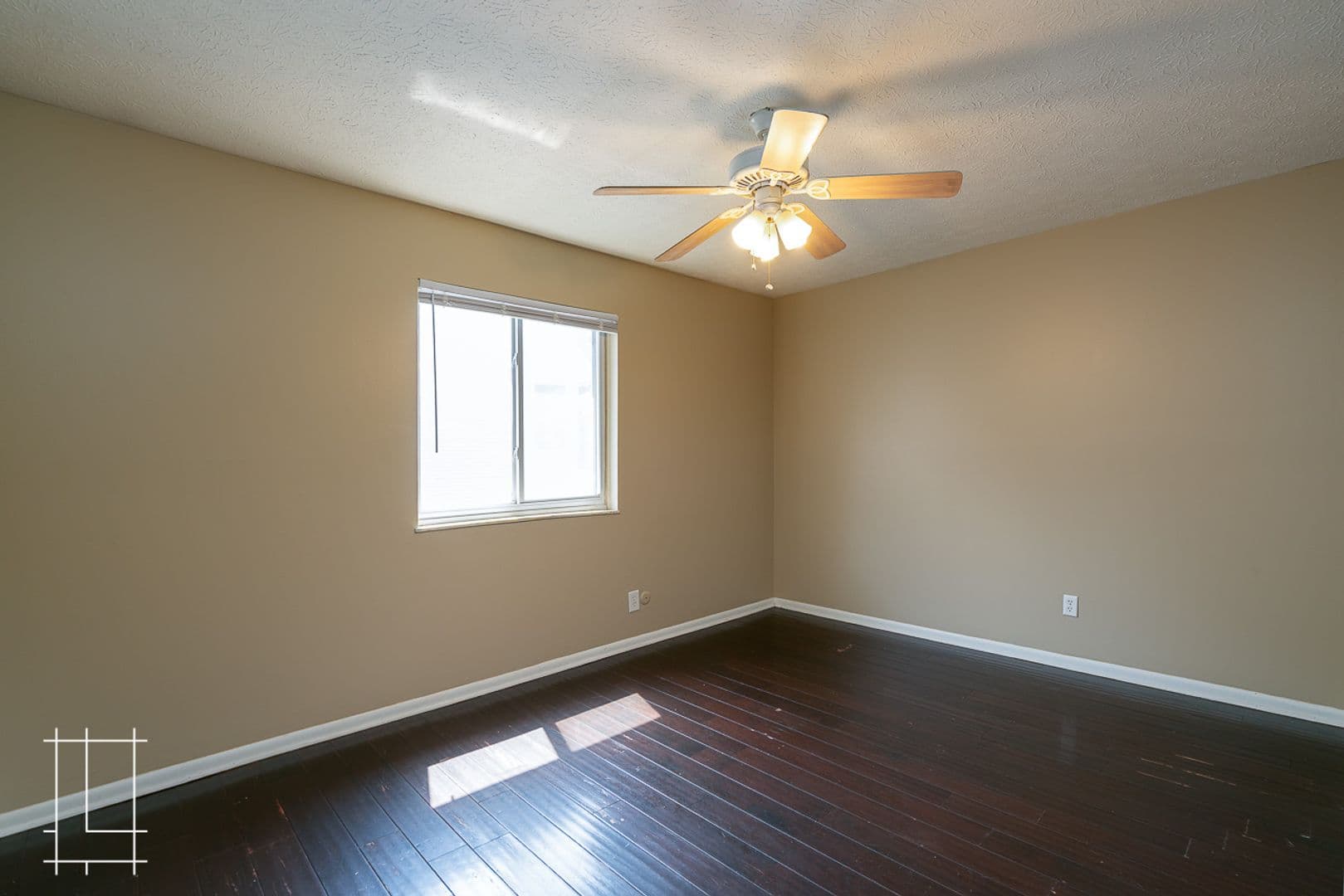Columbus Apartment: 79 W. Starr Ave