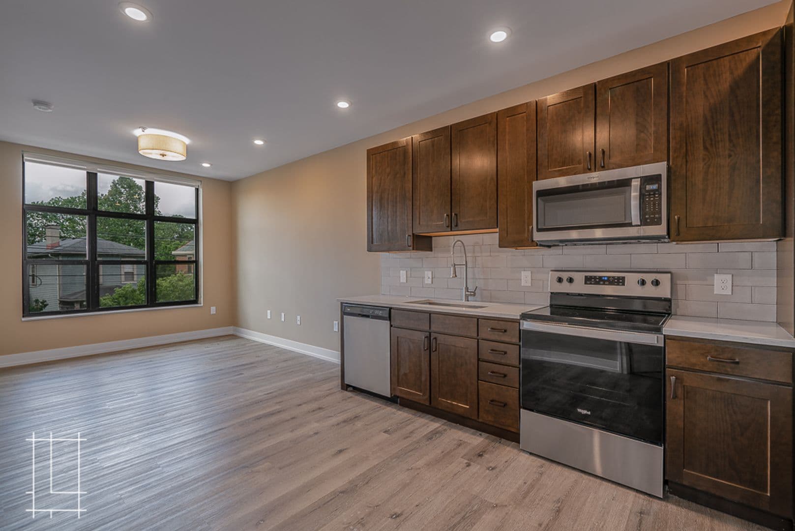 Columbus Apartment: 200 E 1st Ave