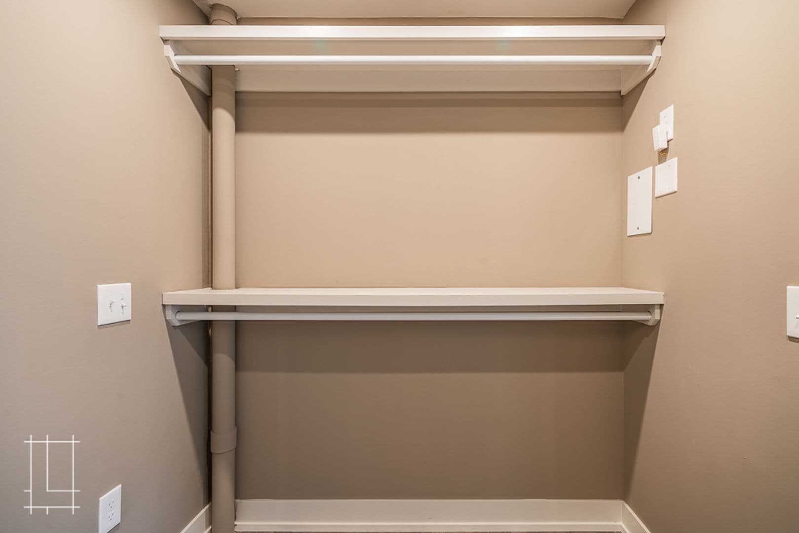 Columbus Apartment: 200 E 1st Ave