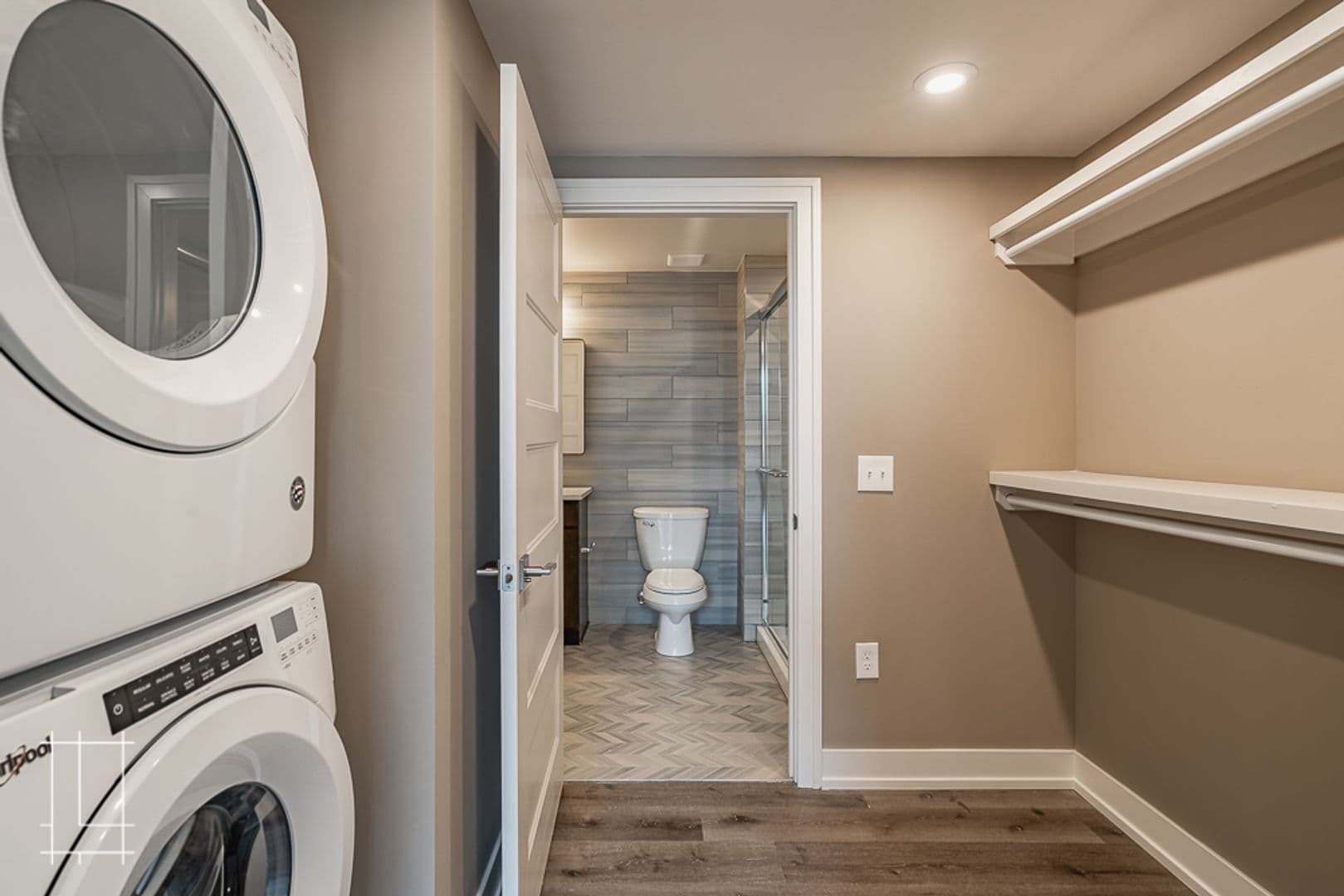 Columbus Apartment: 200 E 1st Ave