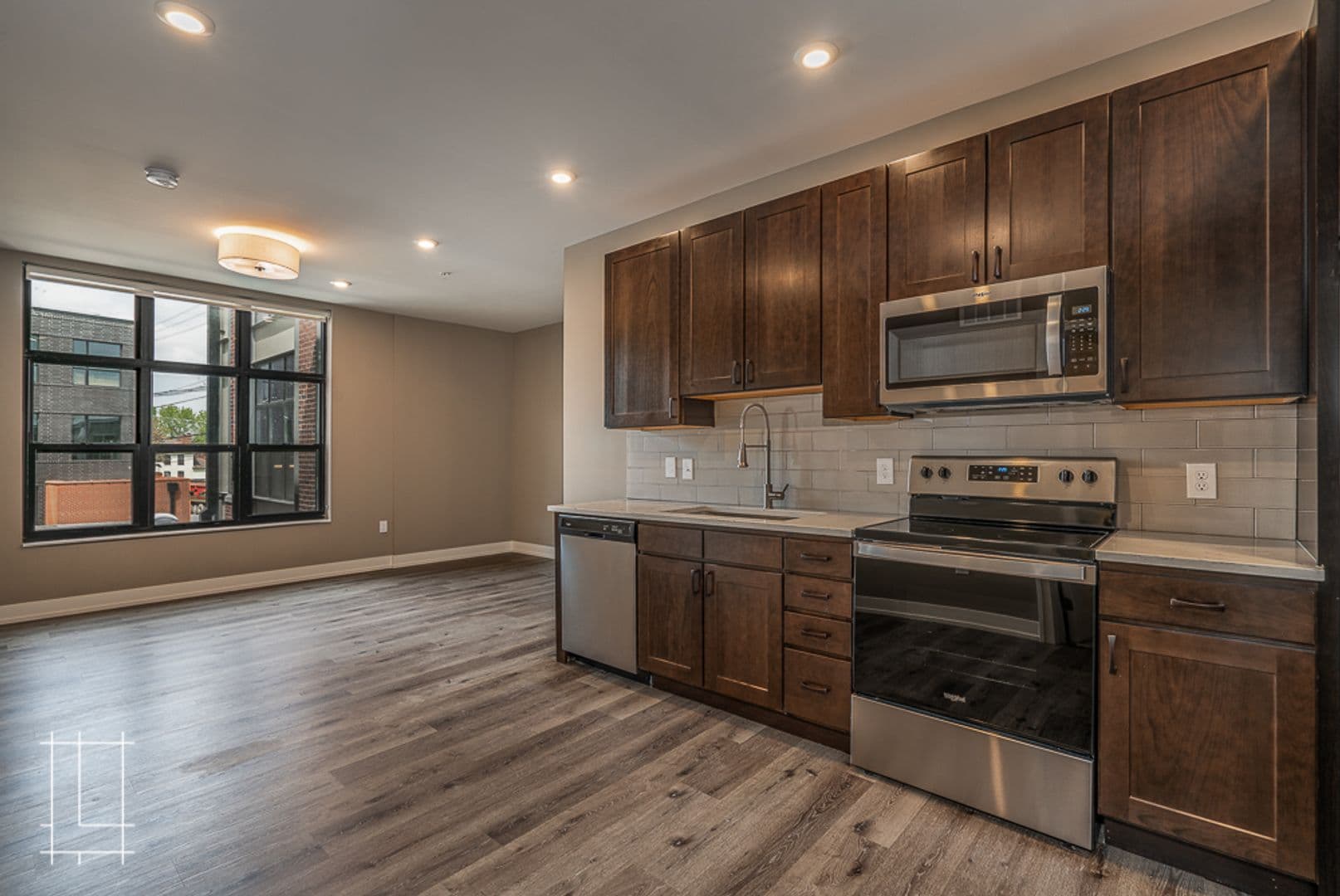 Columbus Apartment: 200 E 1st Ave