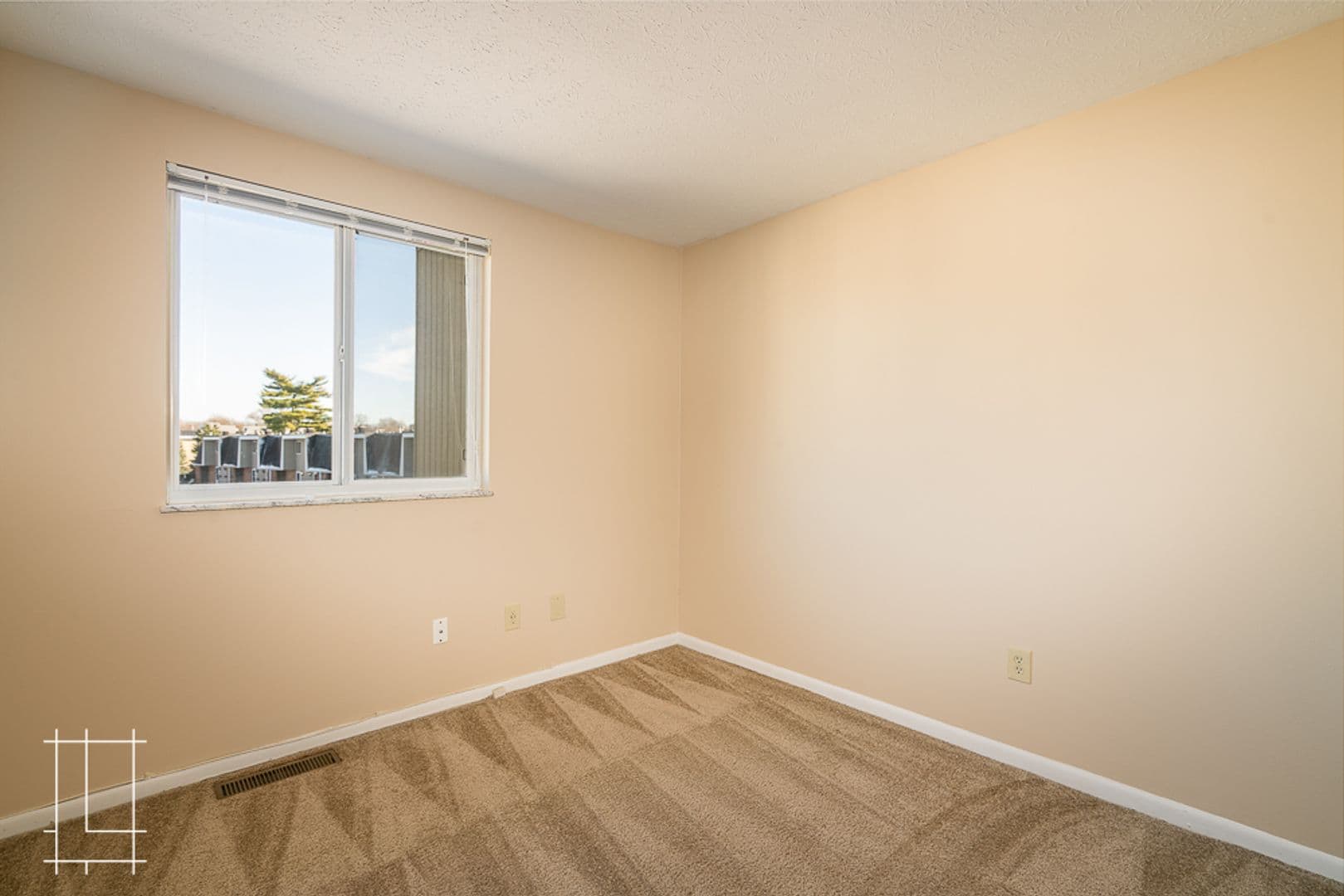Columbus Apartment: 411 E. Buttles Ave