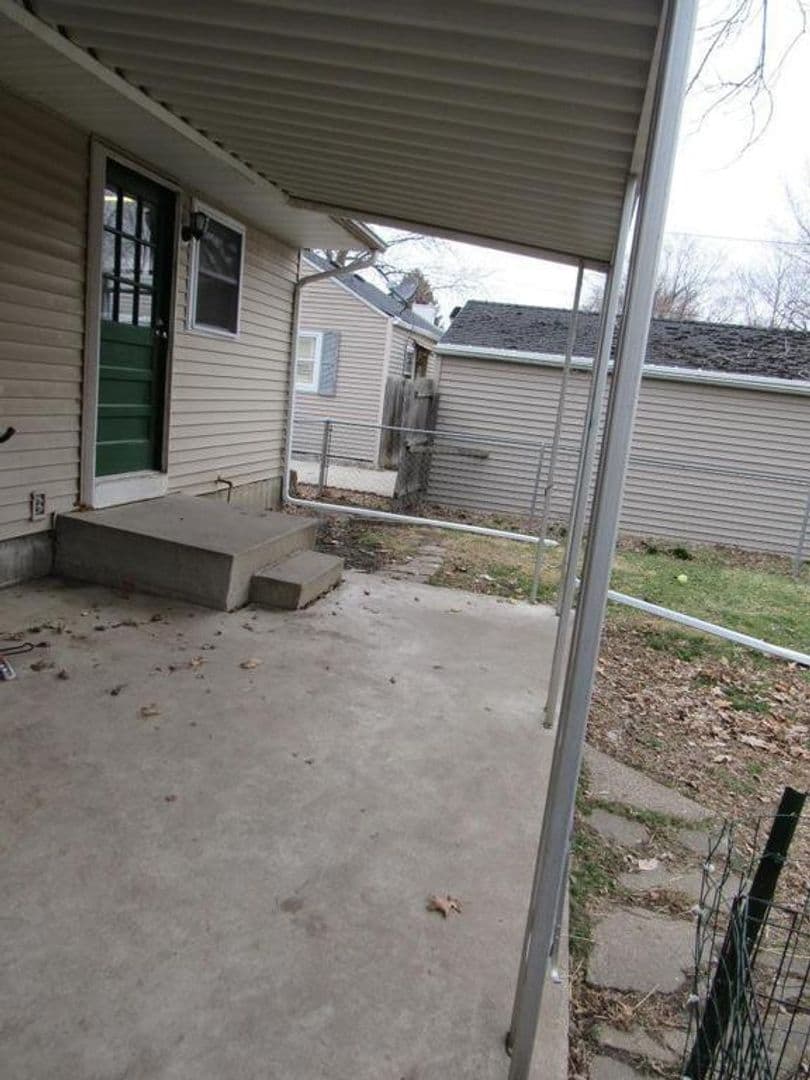Ottumwa House: 114 Lynwood