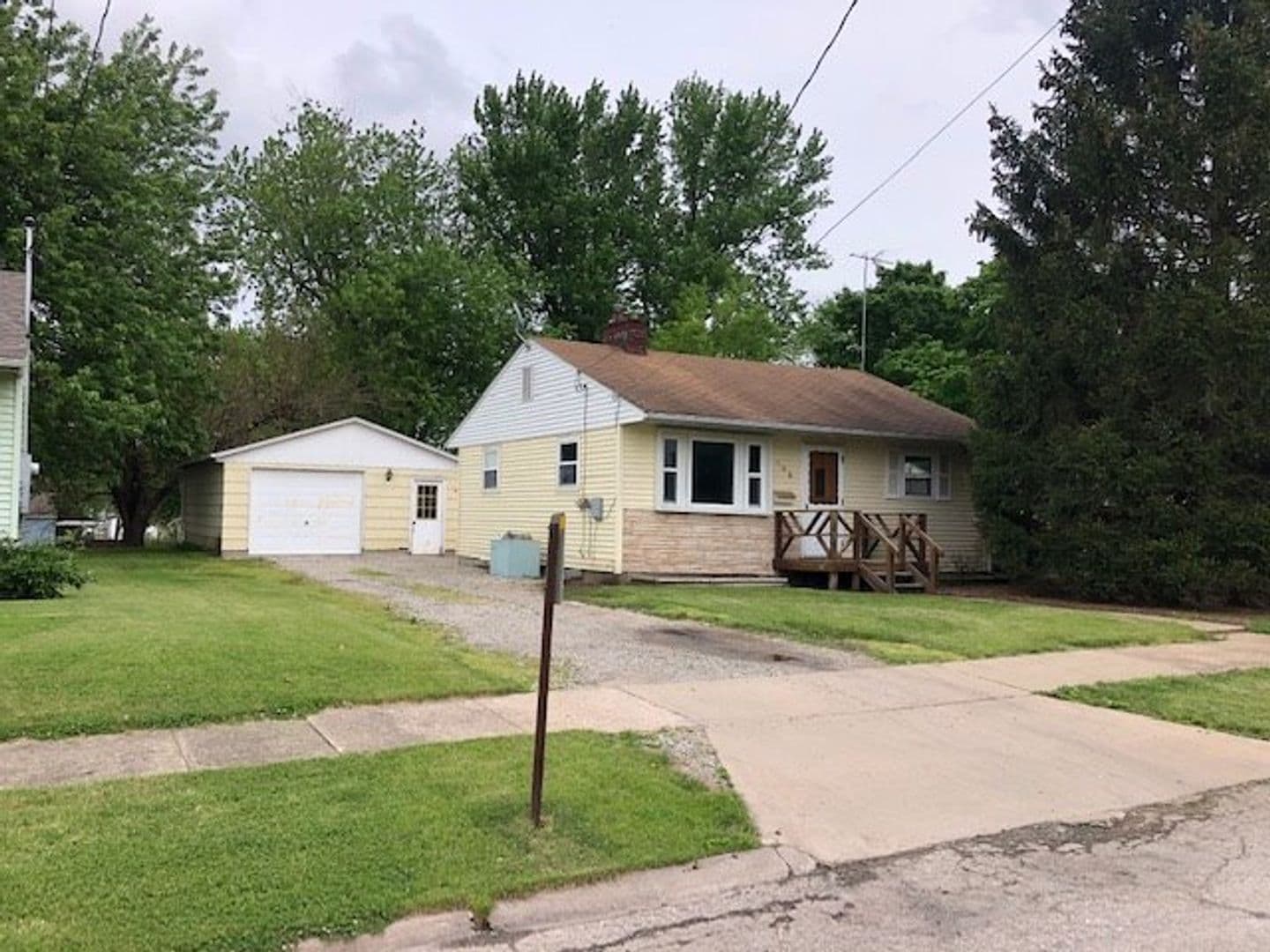 Ottumwa House: 106 Lynwood