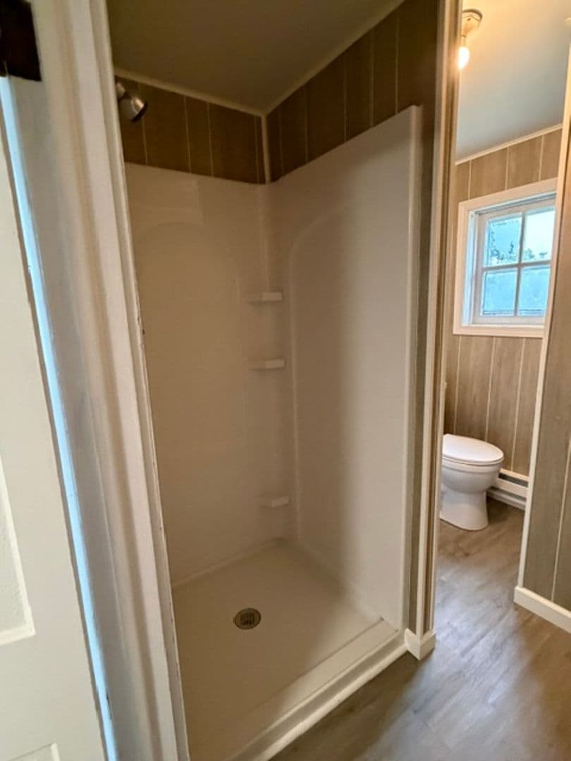 Bloomfield Apartment: 302 1/2 N Washington St