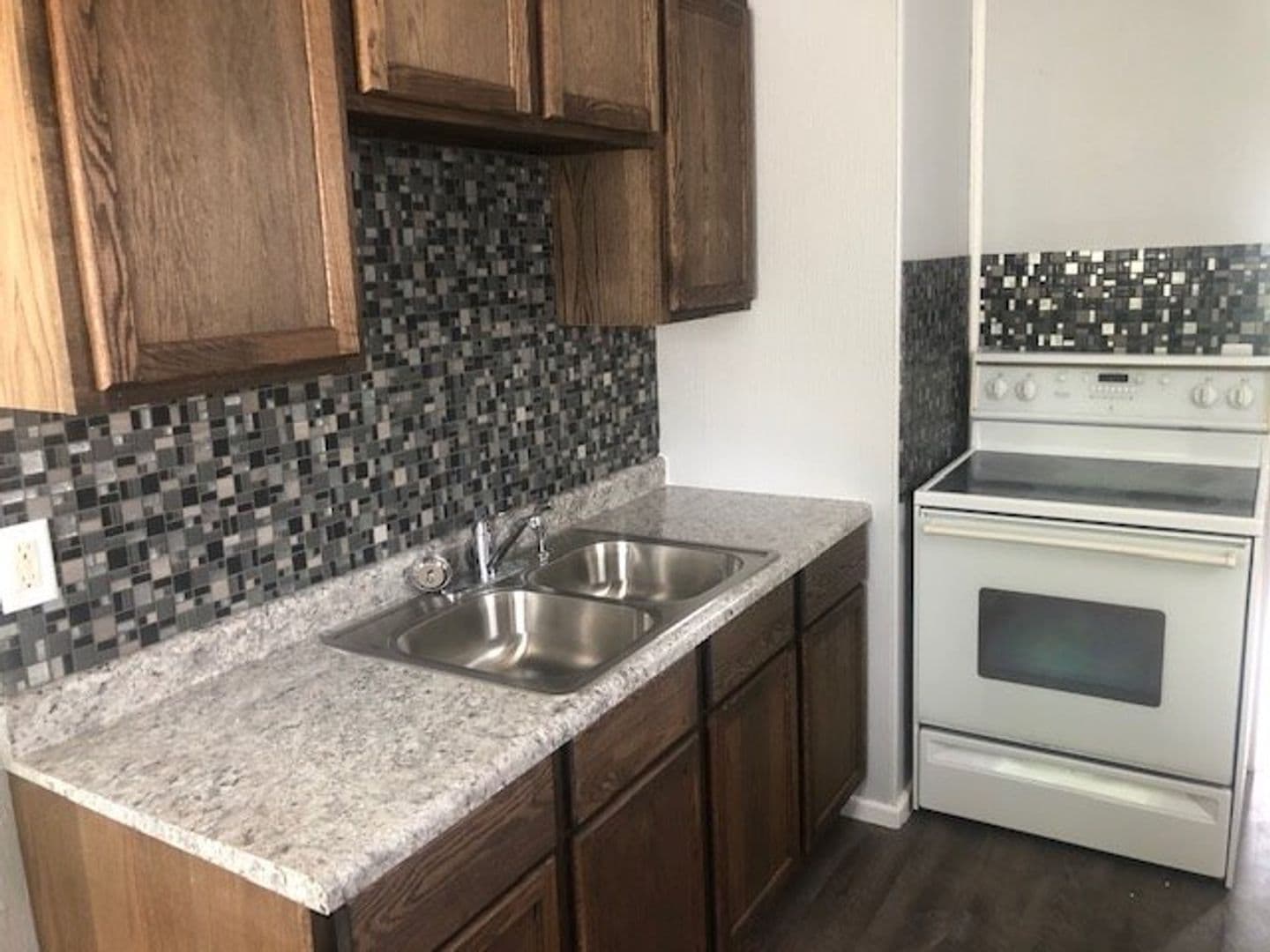 Ottumwa House: 106 Lynwood