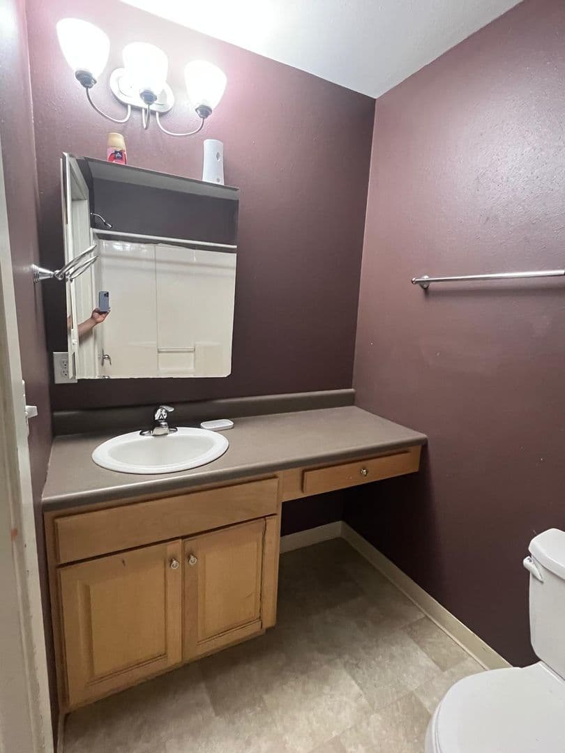 Bloomfield Apartment: 101 E Franklin St