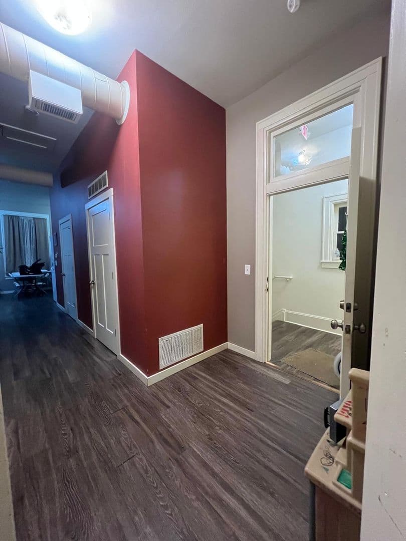 Bloomfield Apartment: 101 E Franklin St