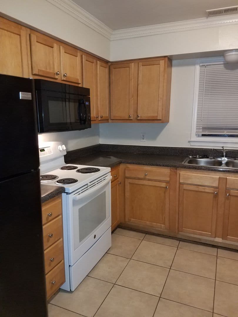 Chesapeake Townhome: 3341 Golden Oaks Ln