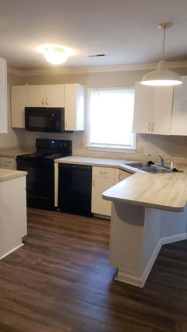 Yorktown House: 112 H Chippenham Dr