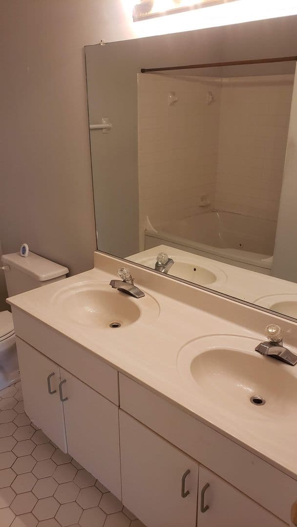 Yorktown House: 112 H Chippenham Dr