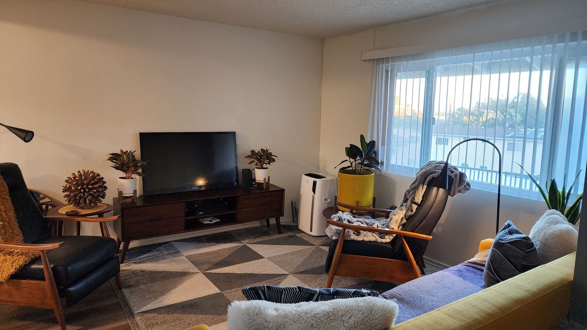 Santa Barbara Apartment: 1015 Laguna Street