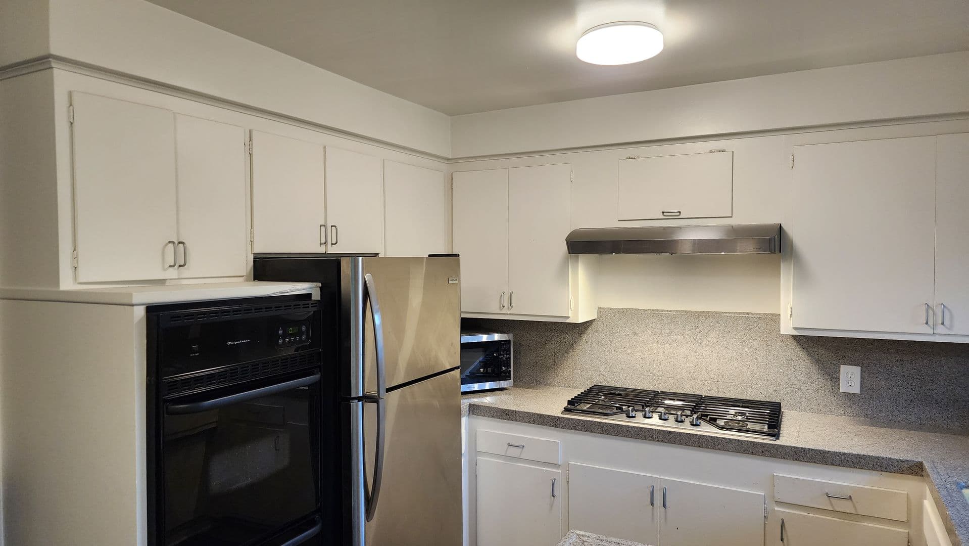 Santa Barbara Apartment: 1015 Laguna Street