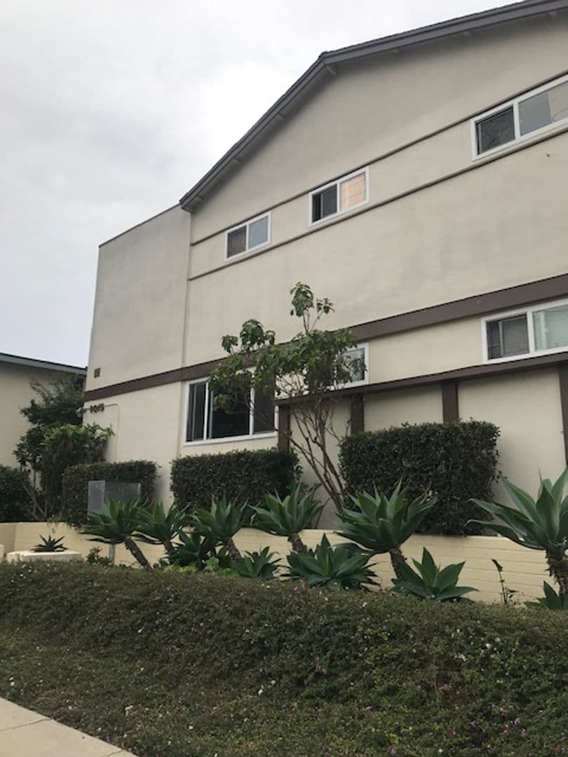 Santa Barbara Apartment: 1015 Laguna Street