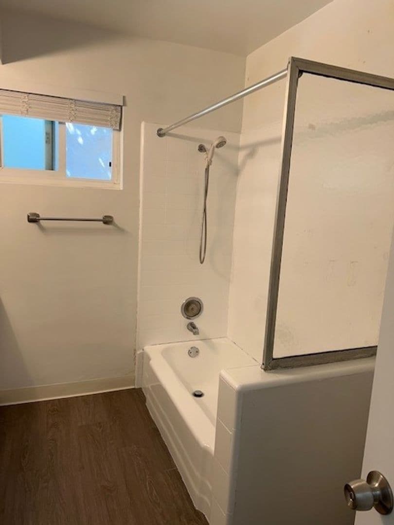 Santa Barbara Apartment: 1015 Laguna Street
