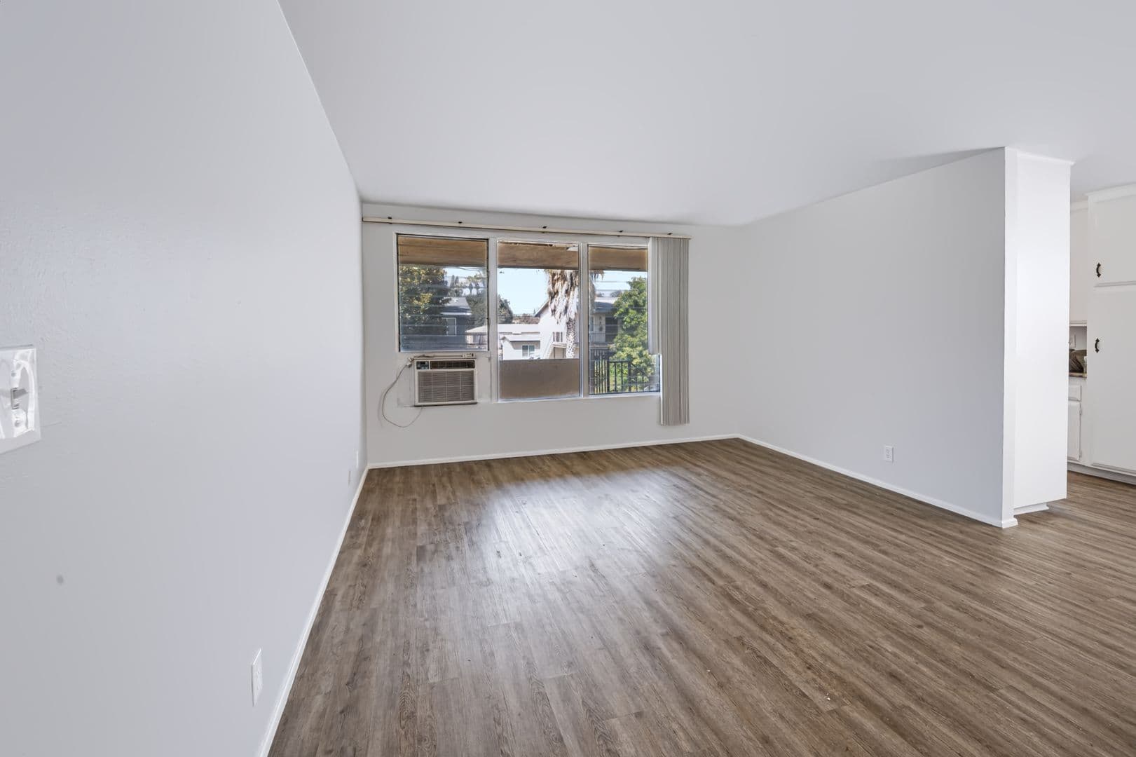 COVINA Apartment: 270 ORLANDO WAY