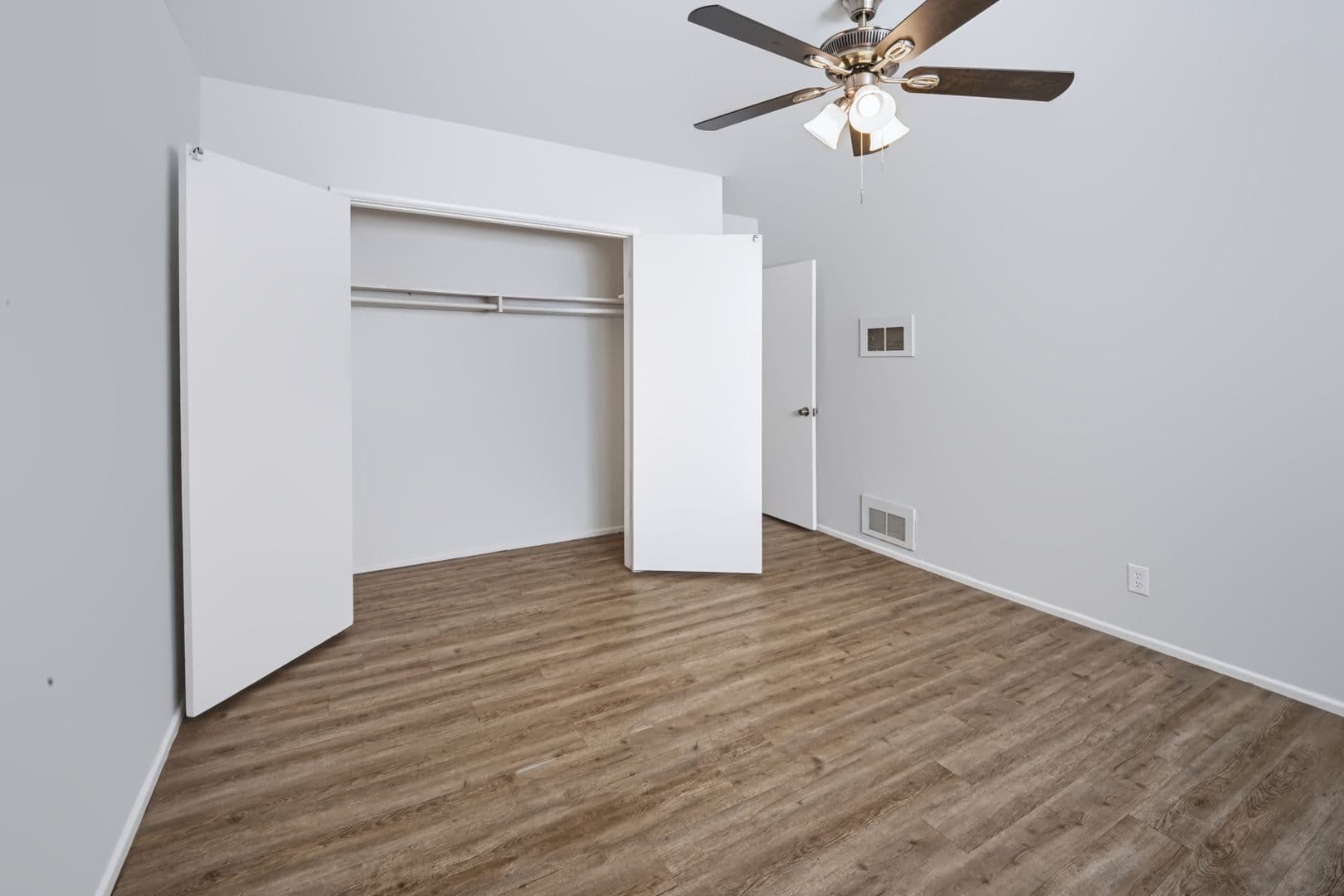 COVINA Apartment: 270 ORLANDO WAY