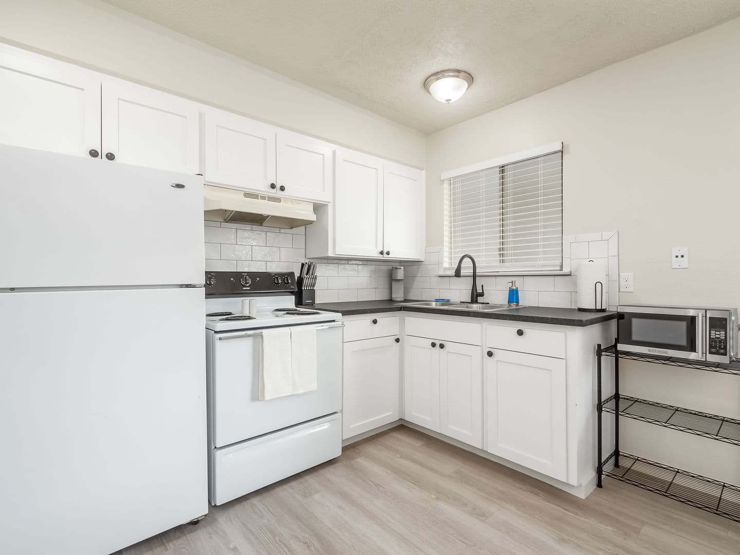 Fresno Apartment: 1529-1557 E. Ashlan Avenue