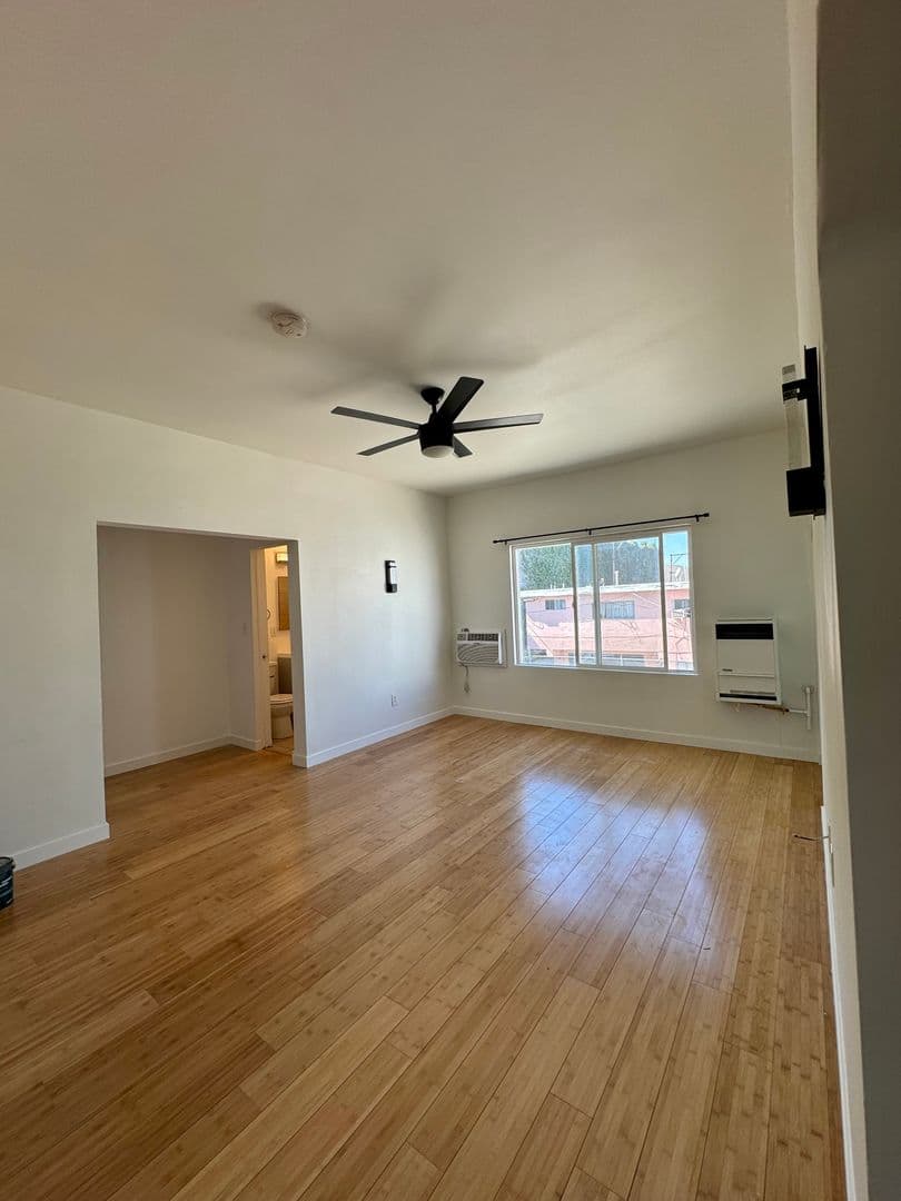 Los Angeles Apartment: 823 N. Gower Street