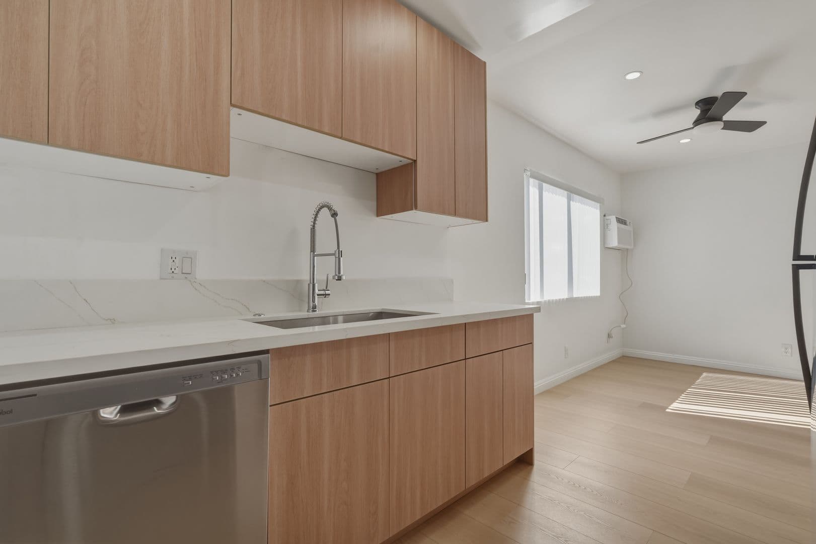 Culver City Apartment: 3869 Tilden Ave