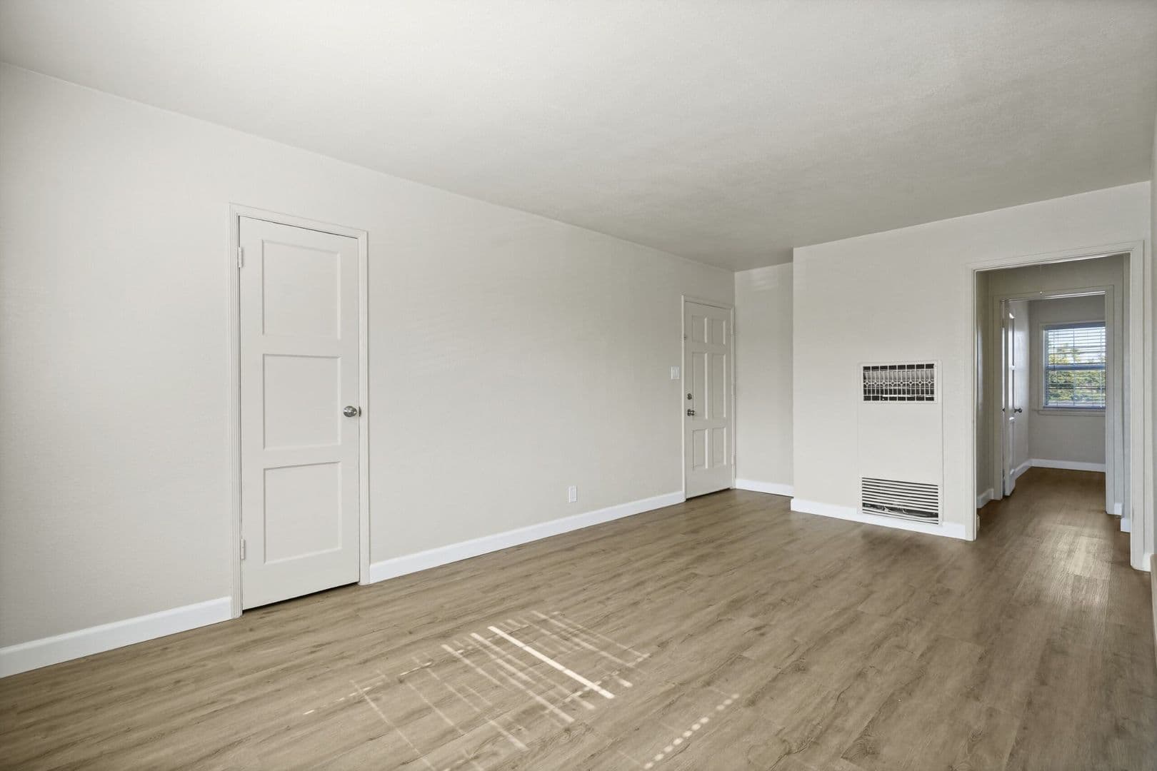LONG BEACH Apartment: 4451 Atlantic Ave.