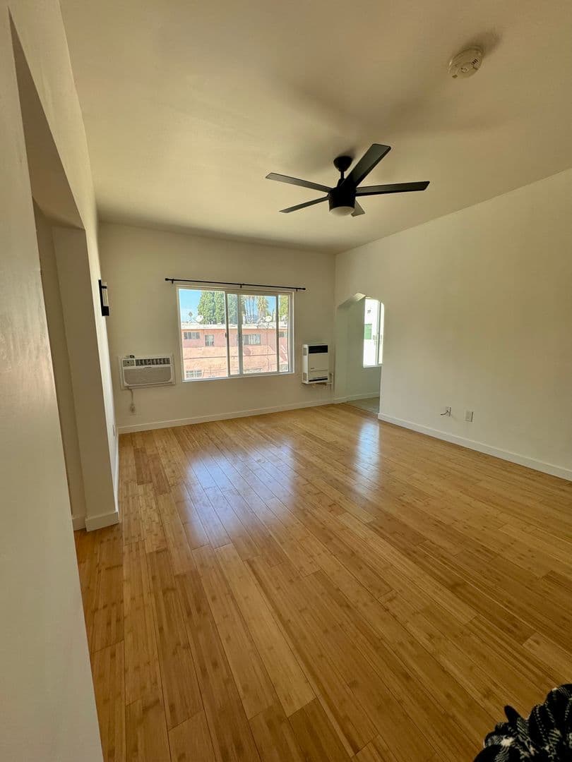 Los Angeles Apartment: 823 N. Gower Street