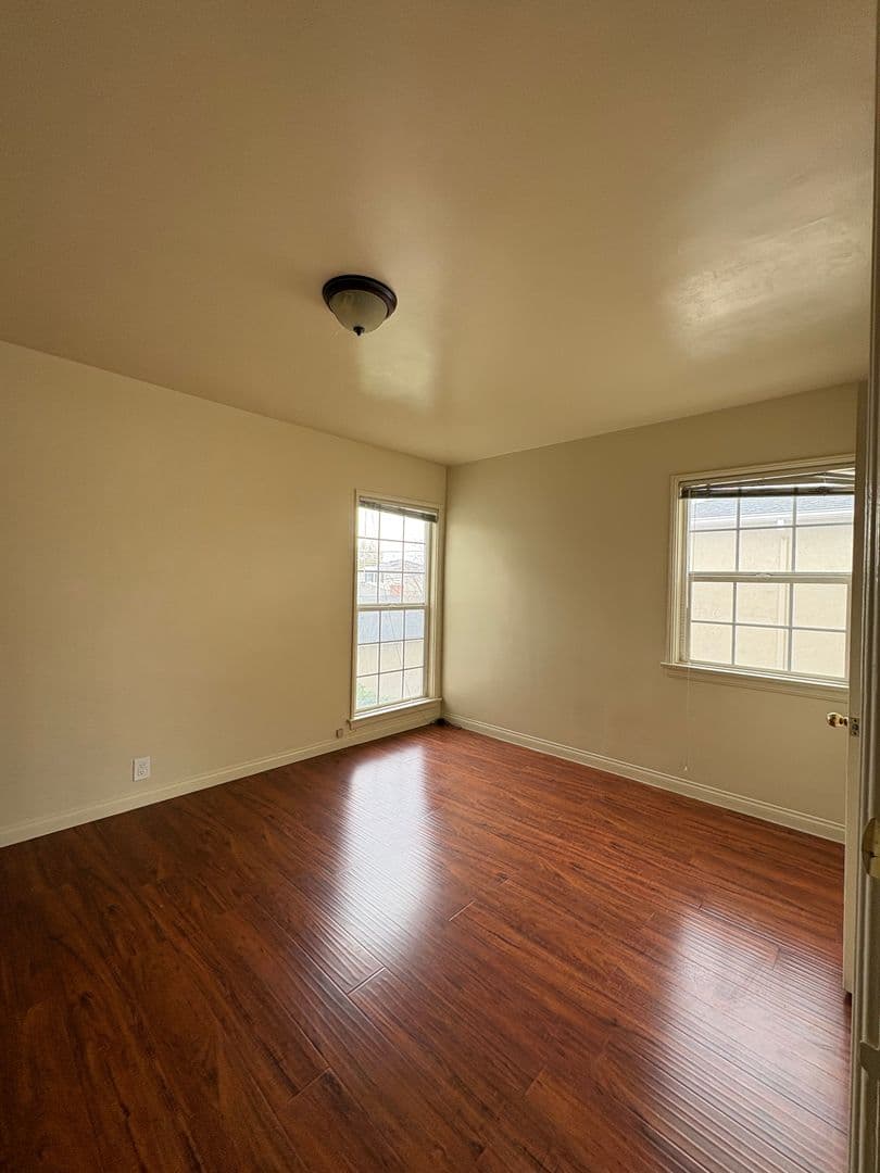 LONG BEACH Apartment: 830 San Antonio Dr.