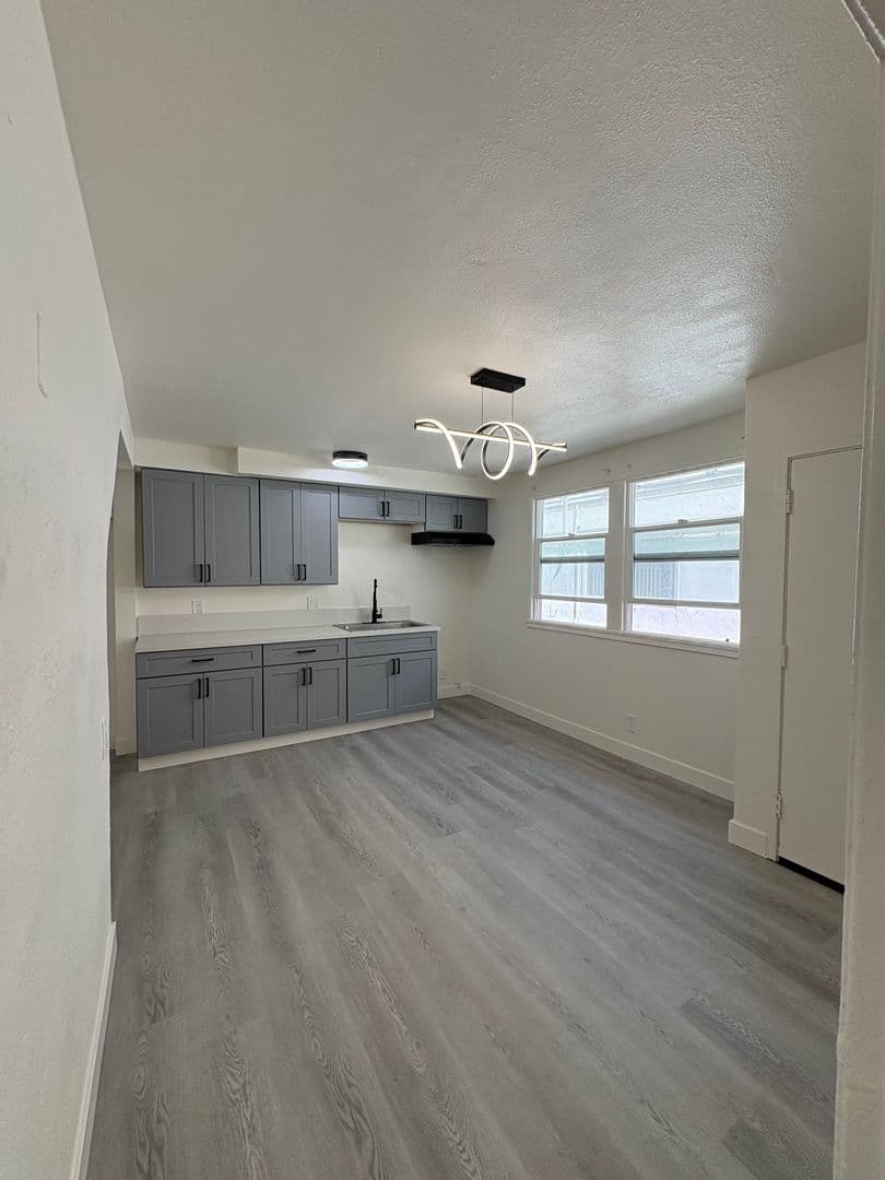 WILMINGTON Apartment: 1025 N. Wilmington Blvd.