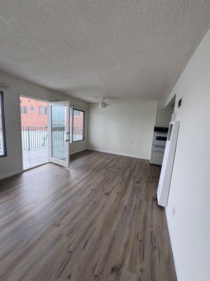 SAN PEDRO Apartment: 3811 Bluff Place.