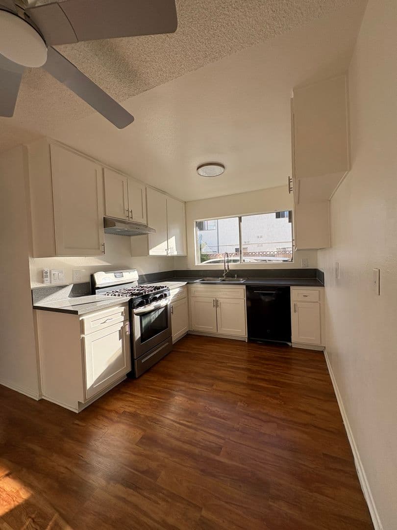 Gardena Apartment: 1426 W 179th St