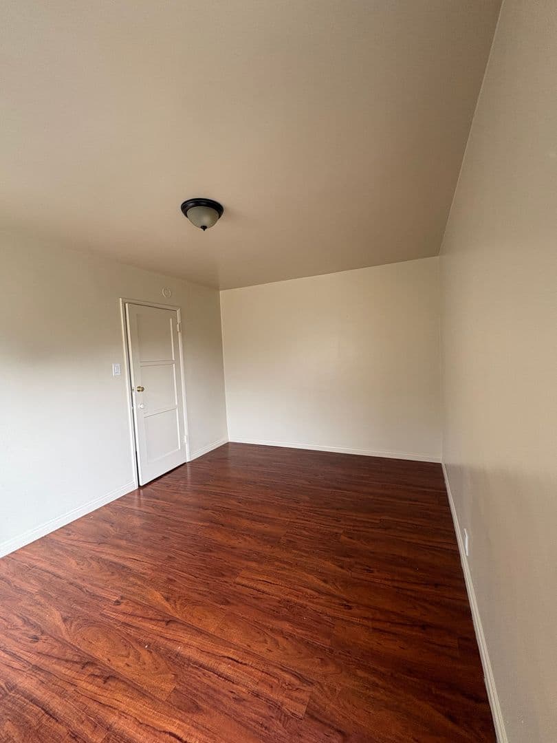 LONG BEACH Apartment: 830 San Antonio Dr.